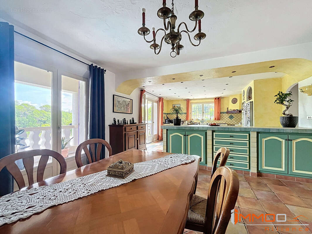 Maison 192 m² à Saint-Paul-En-Foret  - photo 6