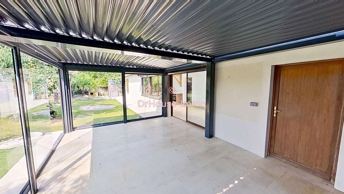 Maison à SAVIGNY-LE-TEMPLE