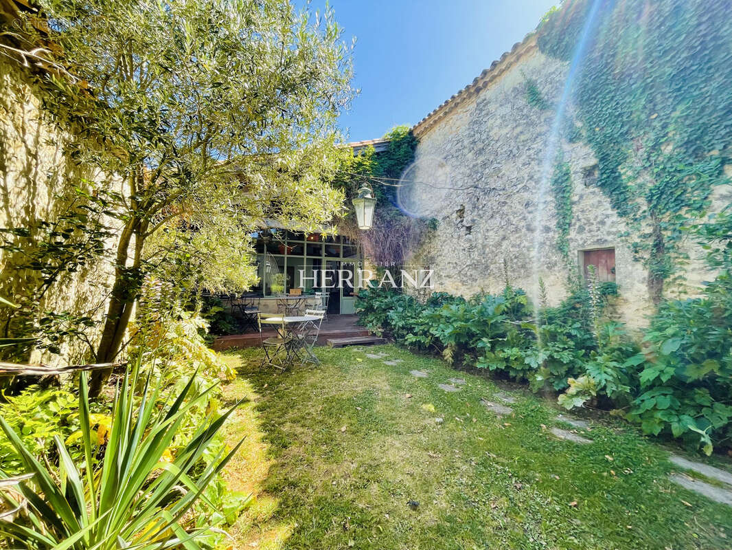 Maison de caractère 450 m2   Chambres d’hôtes / gîte - photo 5