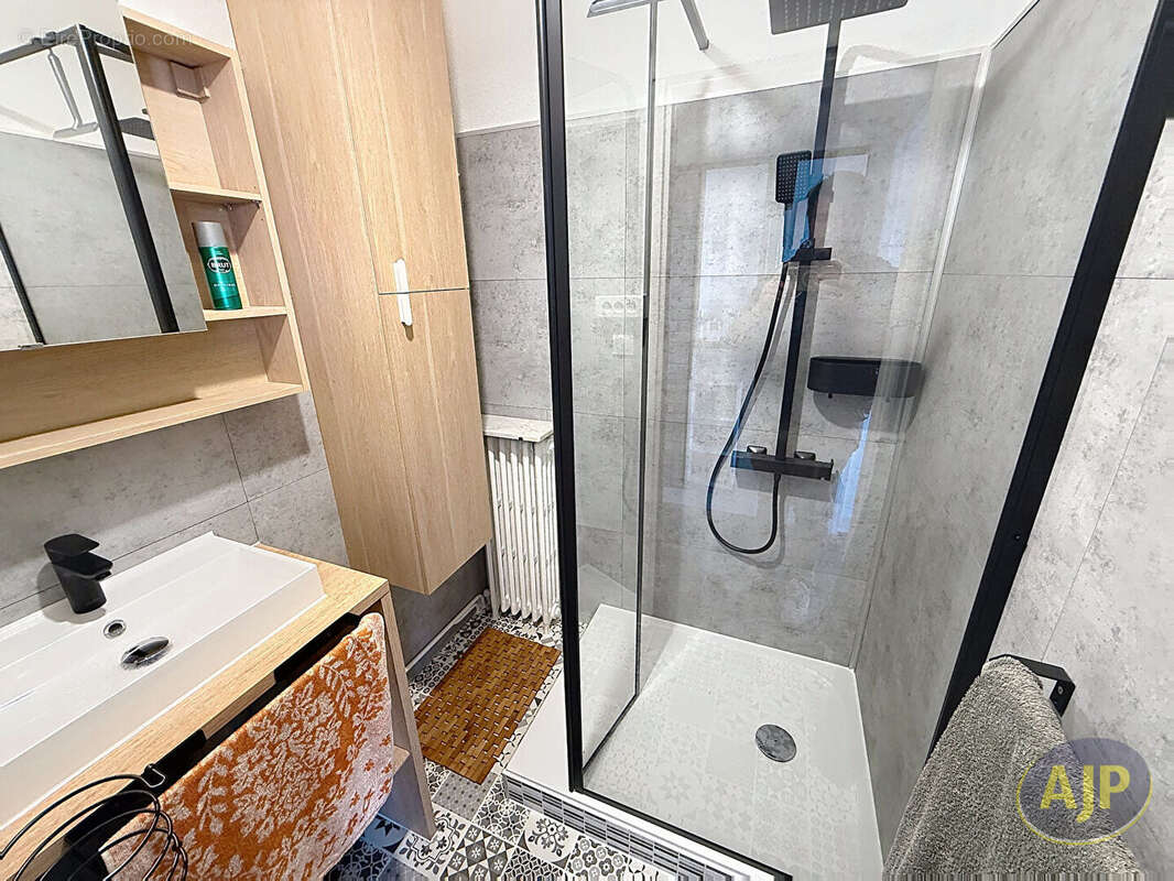 Maison à SAINT-MACAIRE-EN-MAUGES