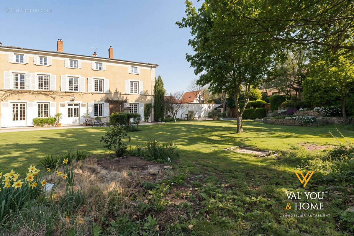 Maison à SAINT-GENIS-LAVAL