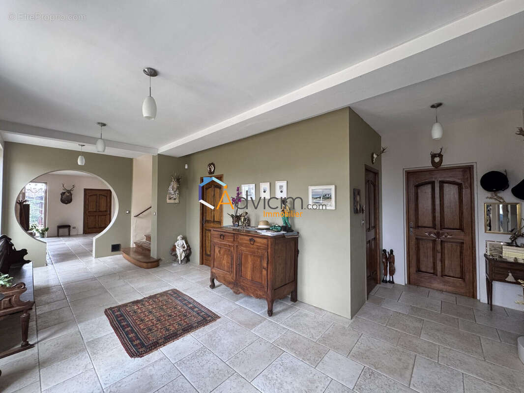 Maison 410 m² à Torcy-En-Valois  - photo 7