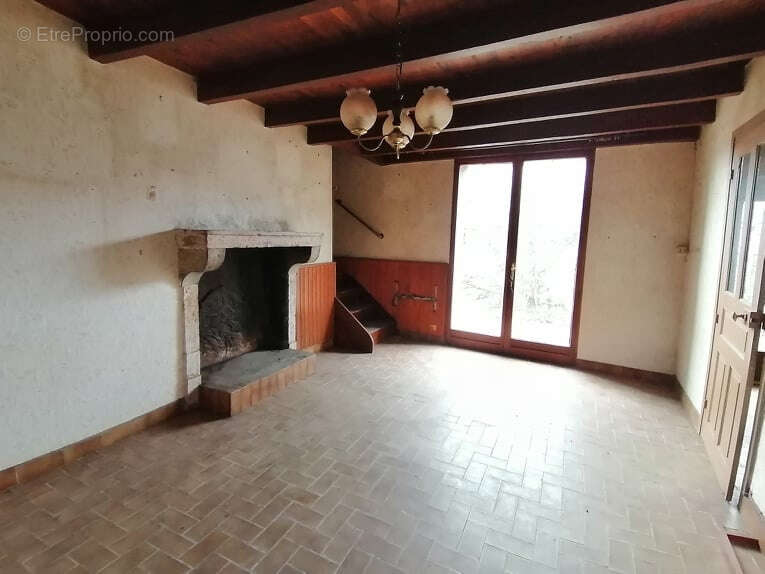 Maison à SAINT-GAL-SUR-SIOULE