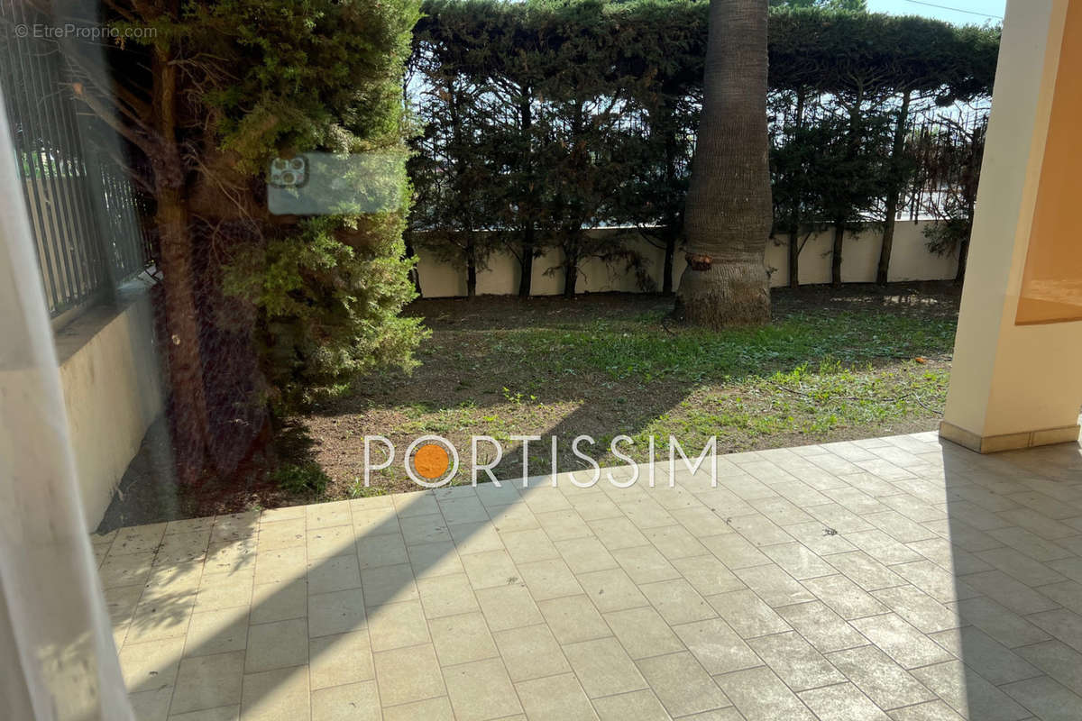 Appartement à SAINT-LAURENT-DU-VAR