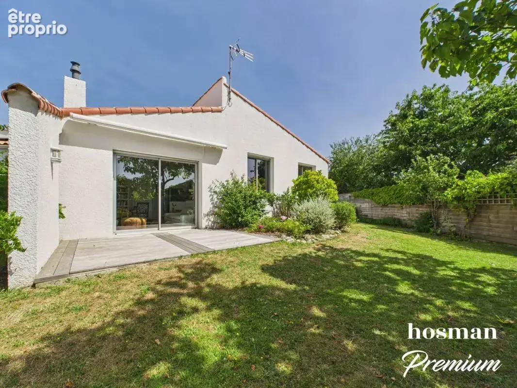 RARE Portes de la Rochelle – Propriété d’architecte avec piscine sur plus de 1 750 m² - photo 2
