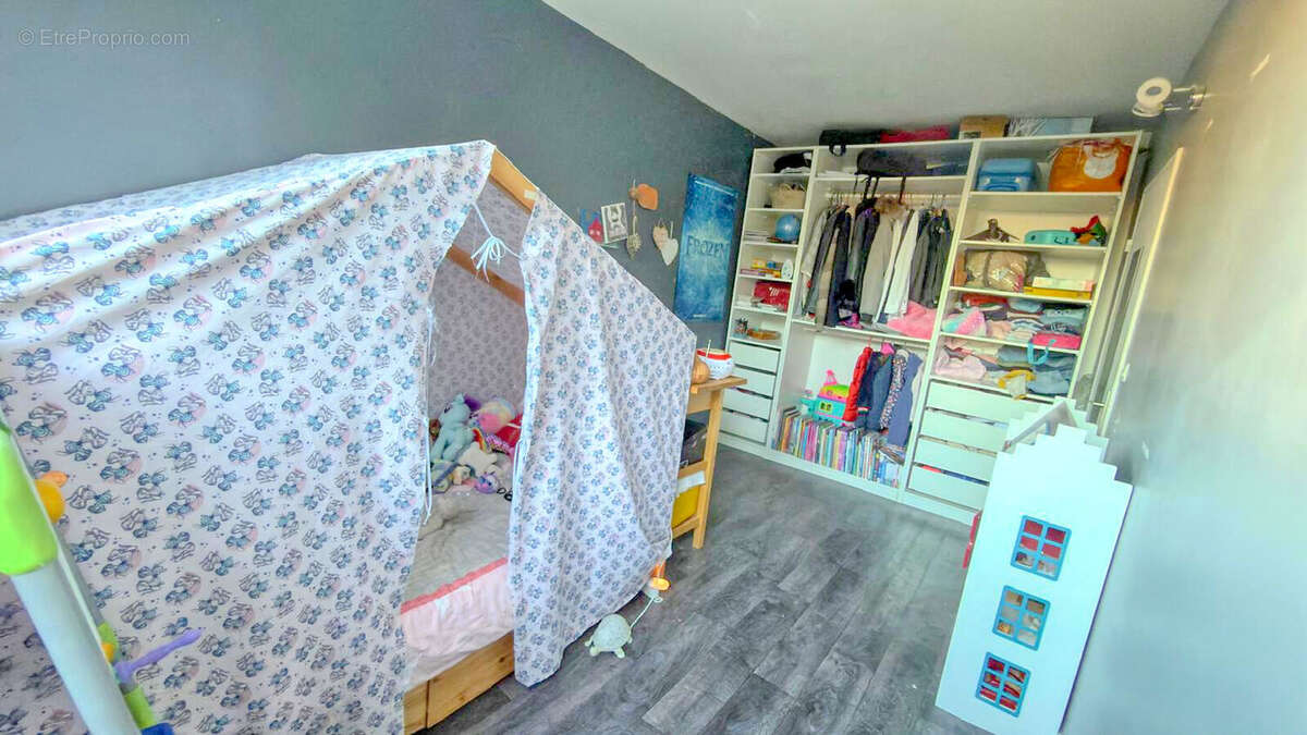 Appartement à FRESNES