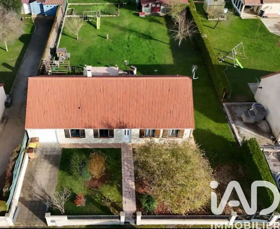 Photo 2 - Maison à RUEIL-LA-GADELIERE