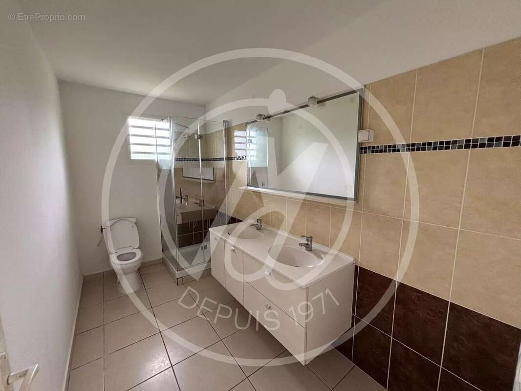 Maison à PETIT-BOURG