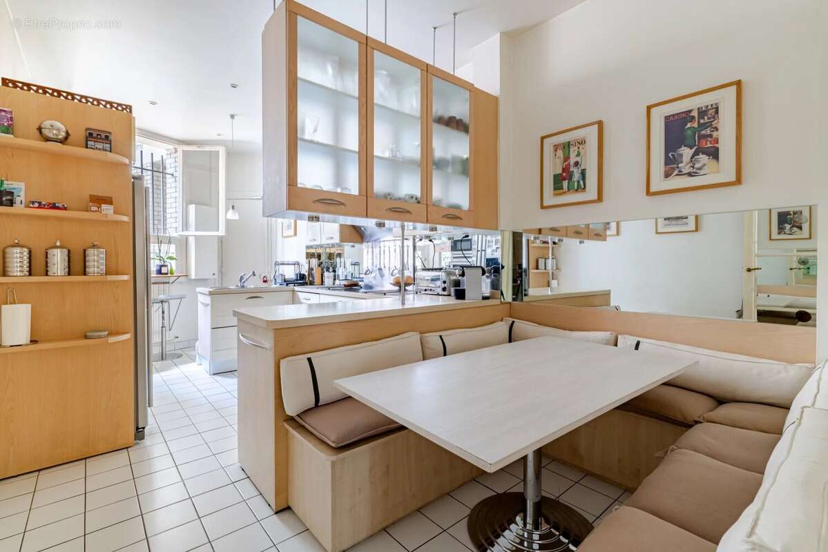 Appartement à PARIS-16E