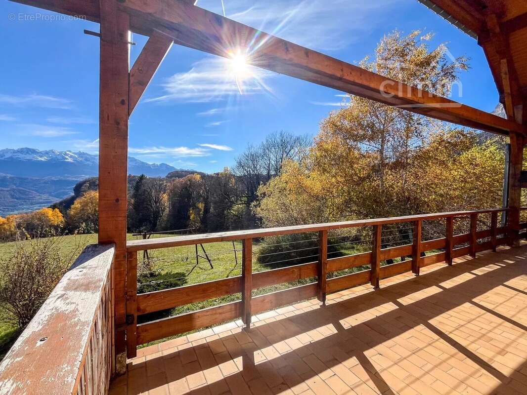 Maison à LA TERRASSE