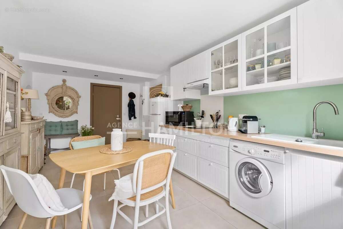 Appartement à CHATEAUNEUF-GRASSE