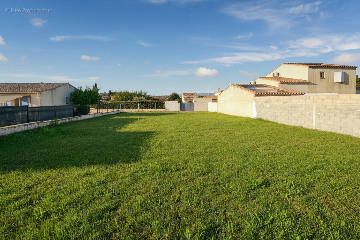 Terrain à VERNEGUES