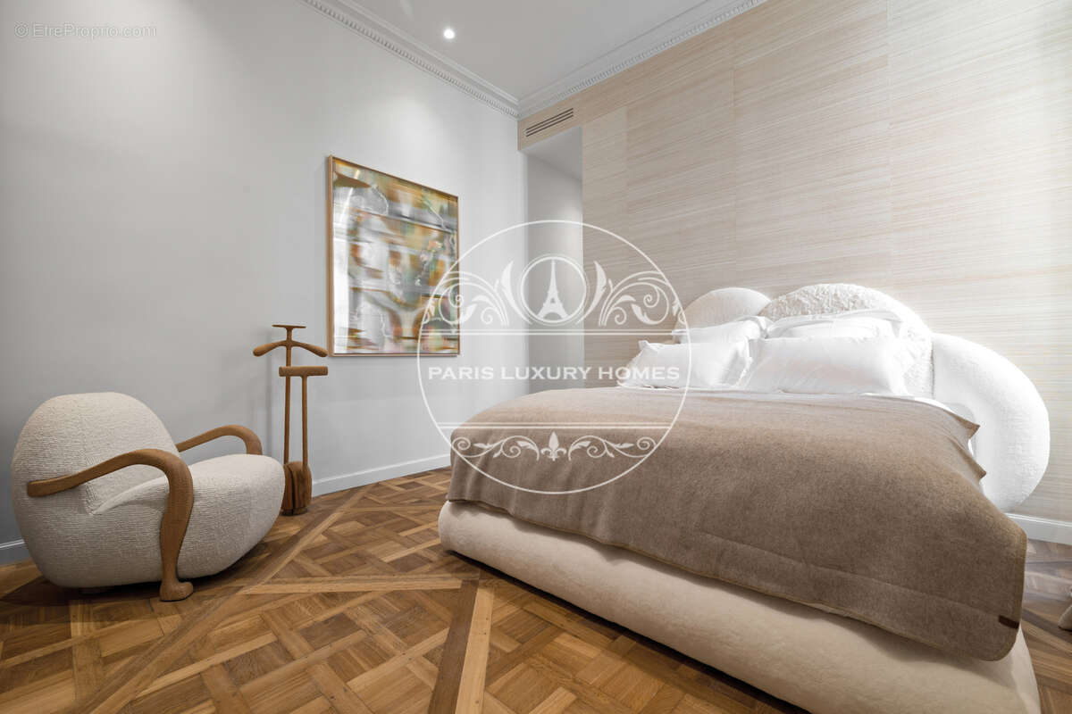 Appartement à PARIS-8E