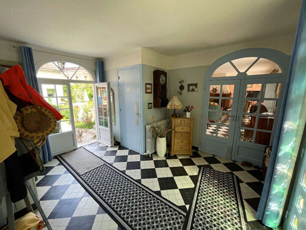 Maison à BRESLES