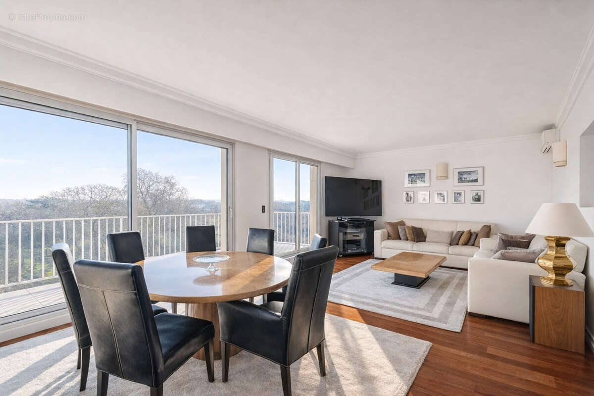 Appartement à NEUILLY-SUR-SEINE