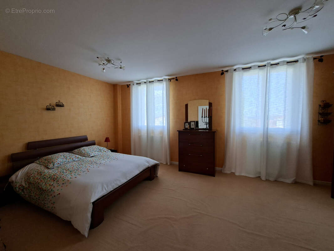 Cournon d'auvergne- belle maison familiale - photo 5