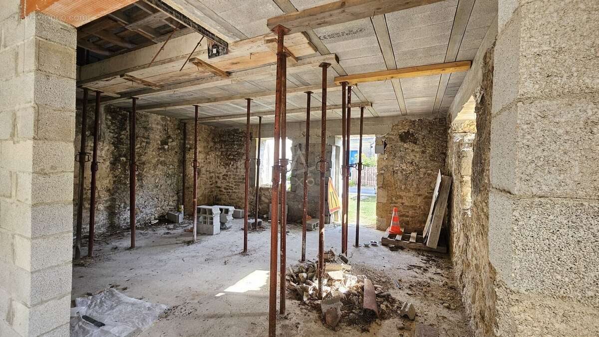 Maison à rénover avec des murs en pierres situé à 25mins de St André de Cubzac - photo 6
