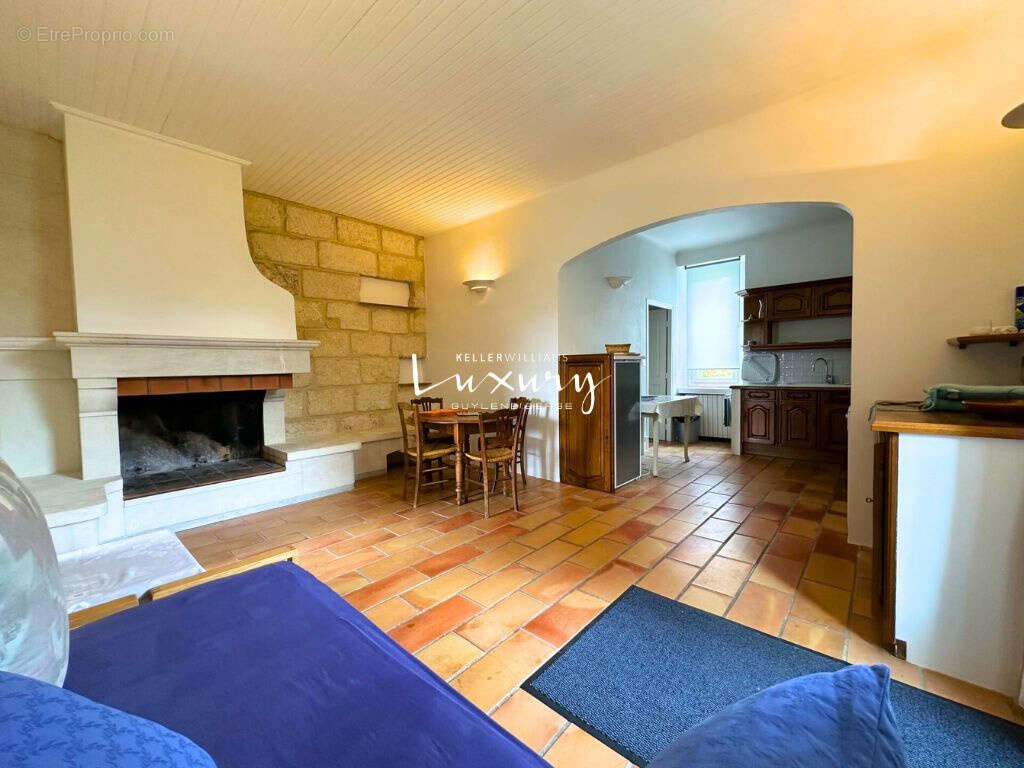 Maison à MOULEZAN