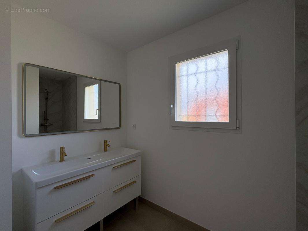 Maison à SAINT-NICOLAS-DE-LA-GRAVE