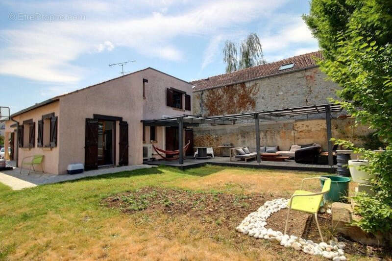 Maison à LA VILLE-DU-BOIS