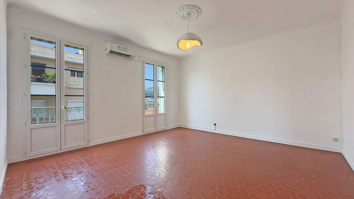 Appartement de caractère haussmannien au cœur de Hyères - photo 5