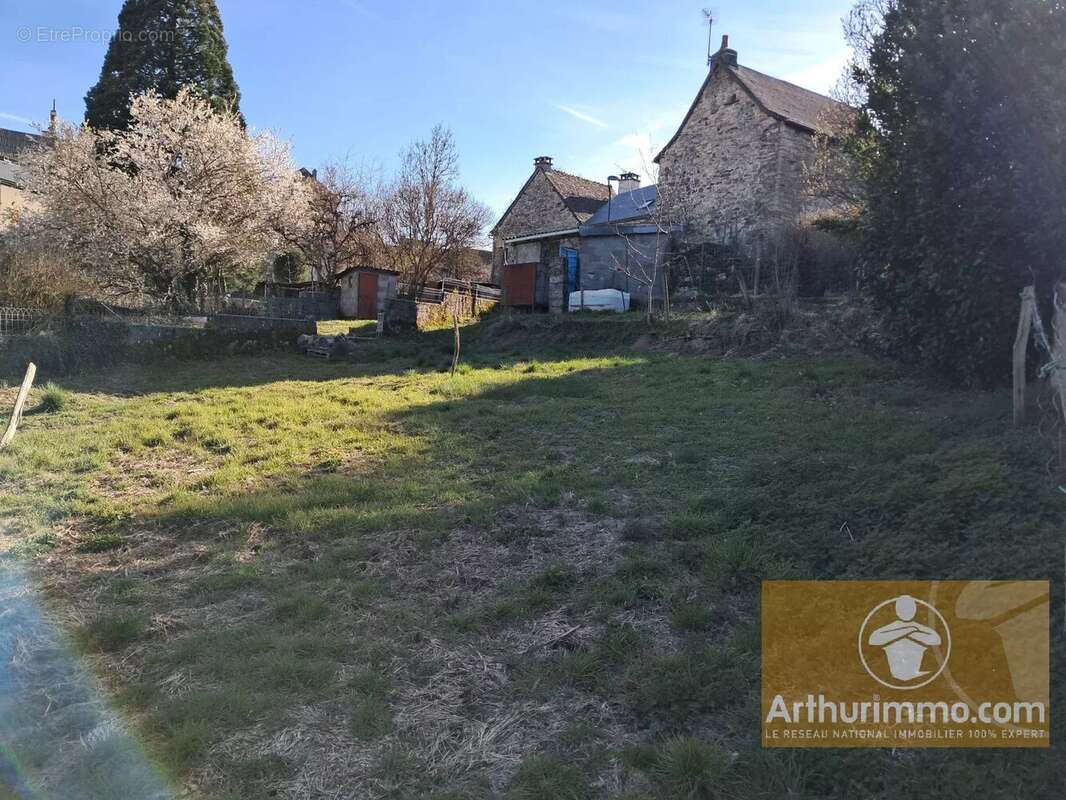 Terrain à SAINT-GERMAIN-DU-TEIL