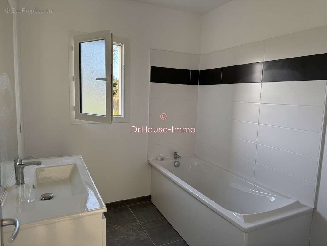 Maison à MESNIL-SAINT-PERE