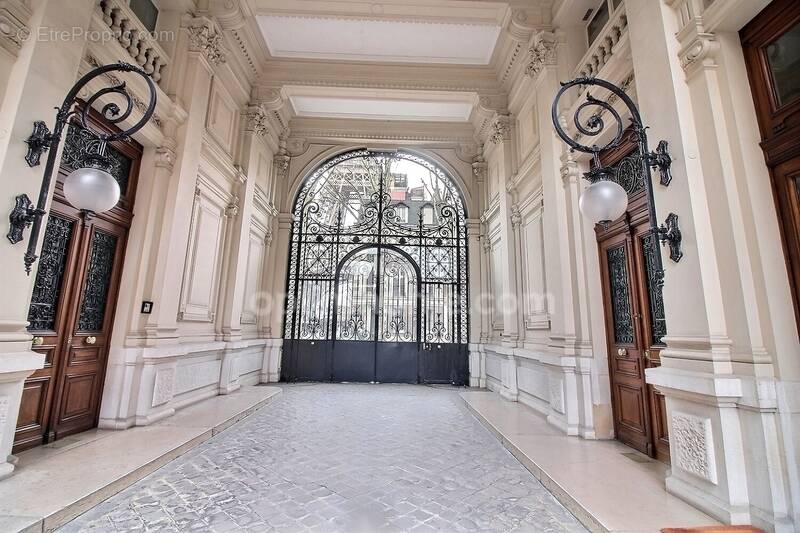 Appartement à PARIS-7E