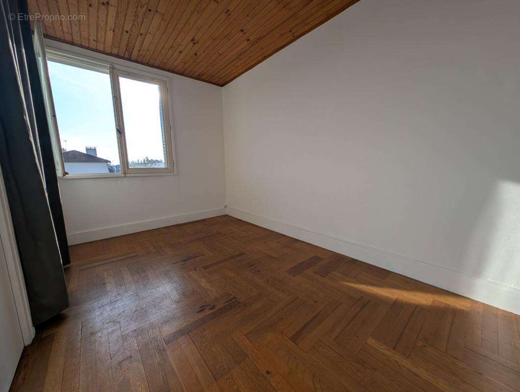 Appartement à LYON-8E