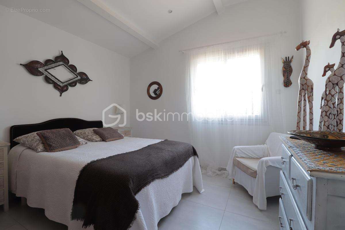 Maison à SAINT-LAURENT-D'AIGOUZE