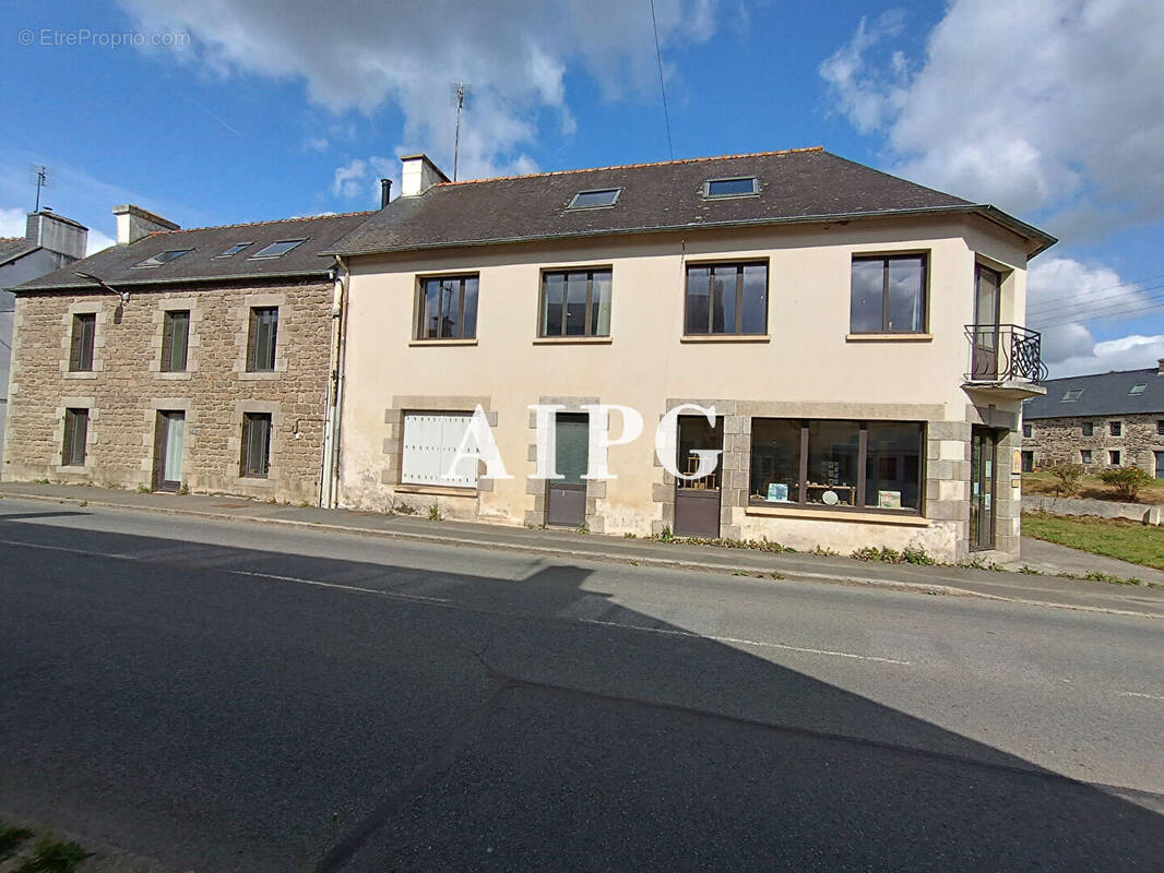 Maison à PLOUNEVEZ-QUINTIN