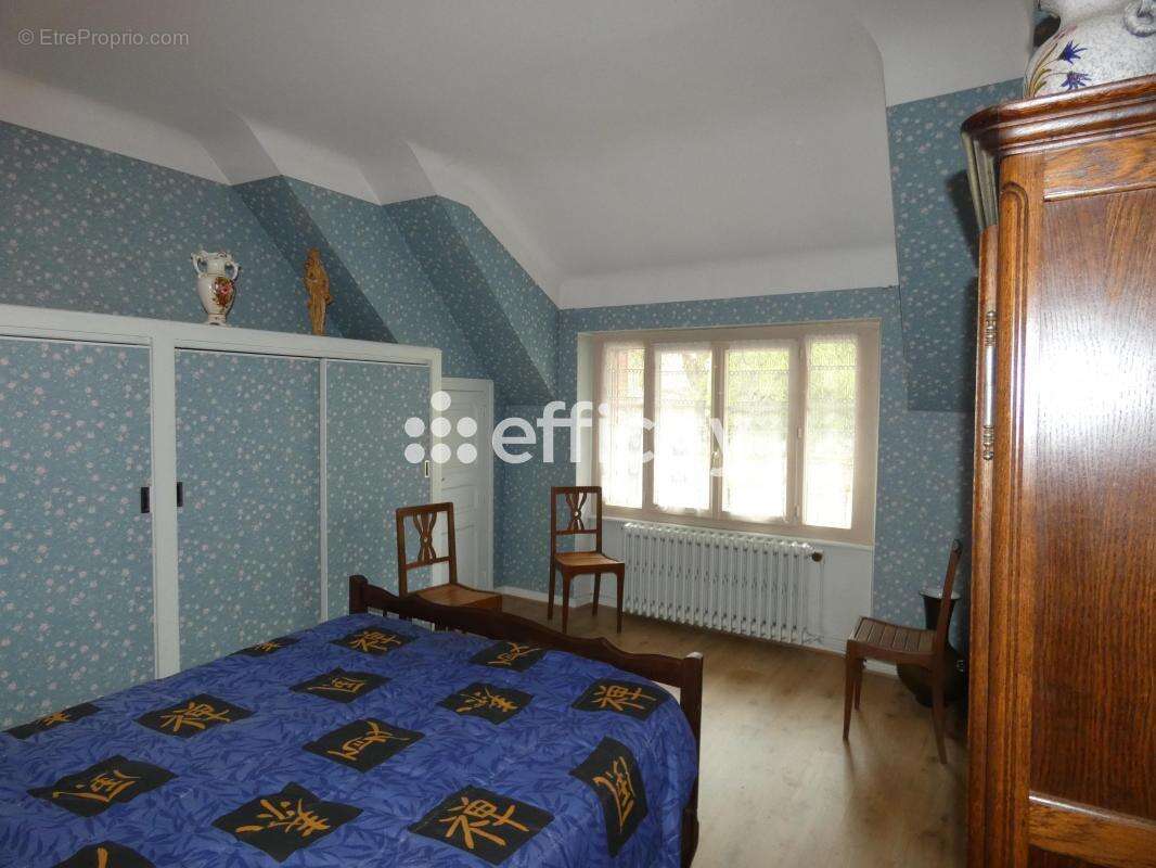 Maison à BELLENAVES