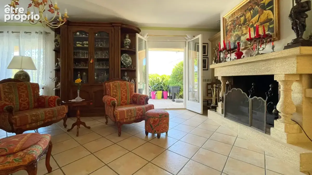 Proche Pont du Gard, villa avec parc paysager, piscine et double garage - photo 6
