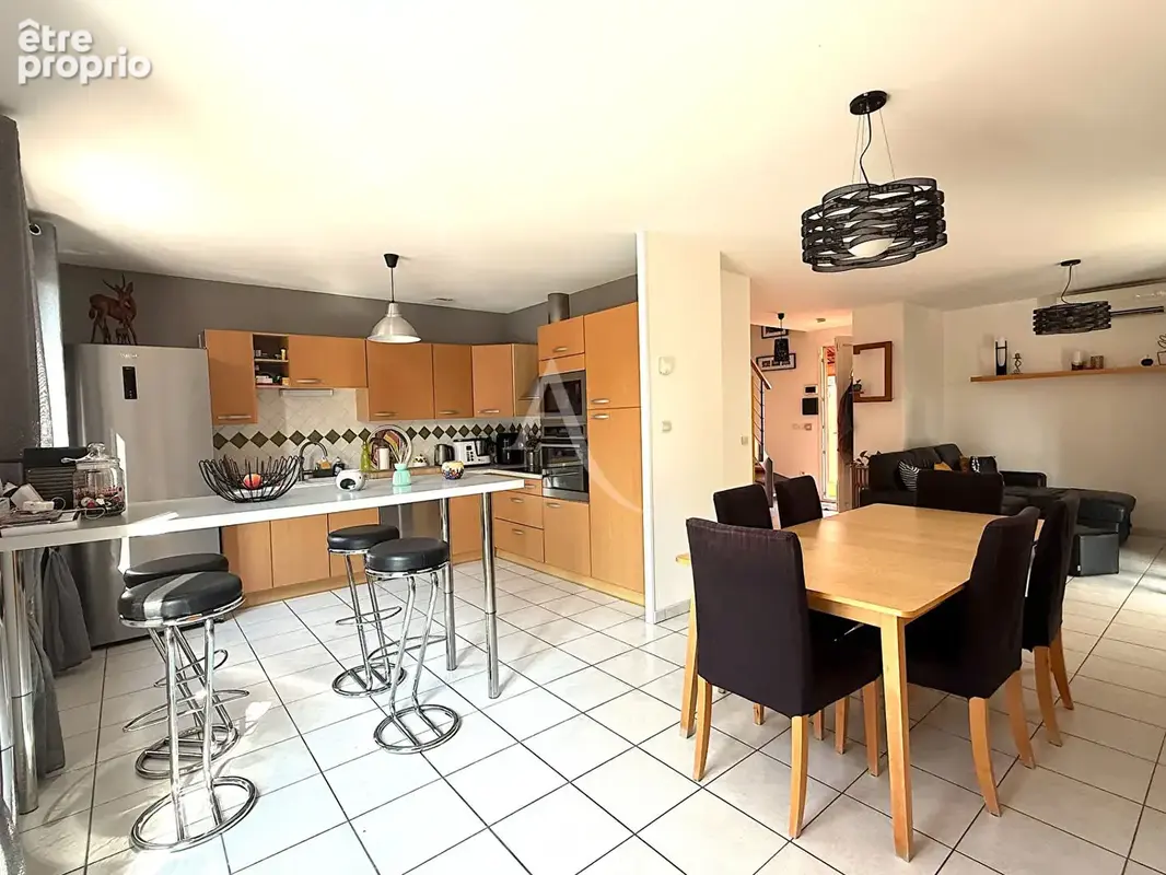 La Crau Maison non mitoyenne avec piscine, 4 chambres, garage et 3 parkings - photo 2