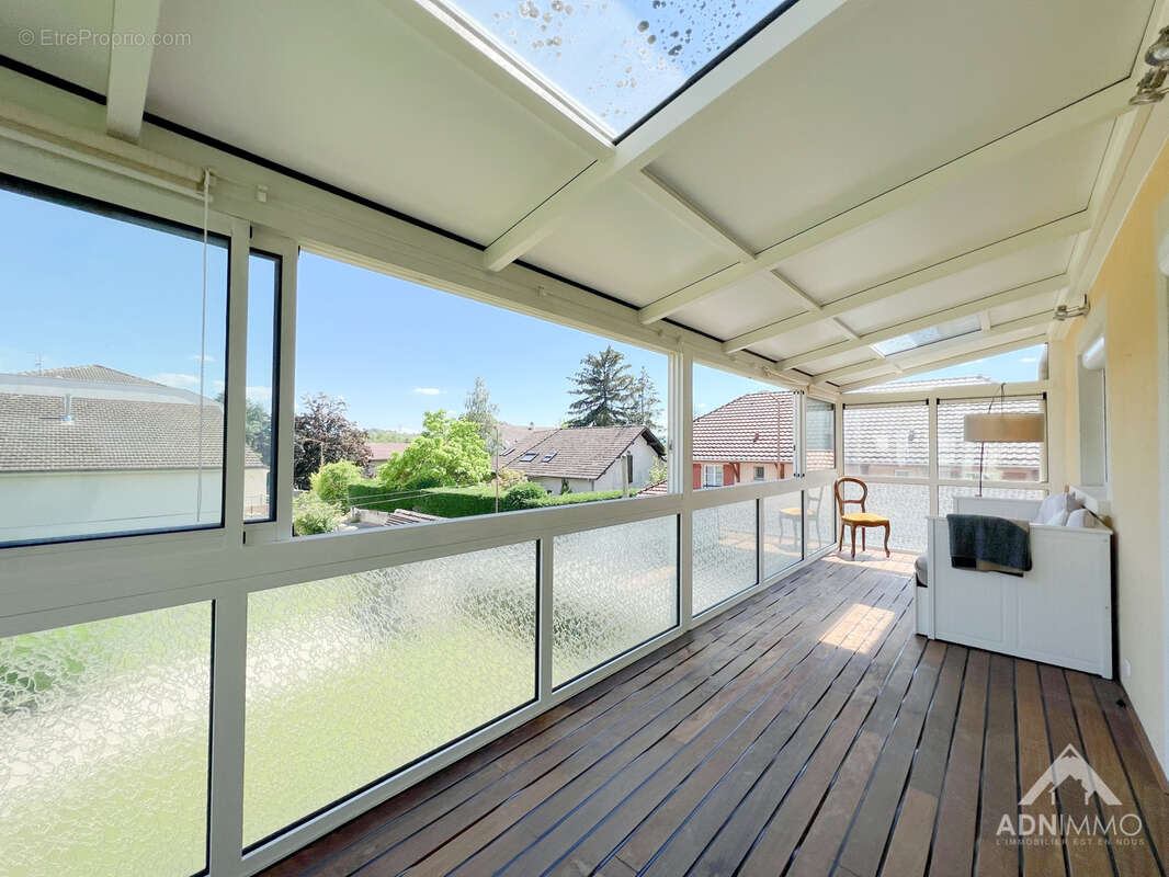 Maison à SAINT-GENIS-POUILLY