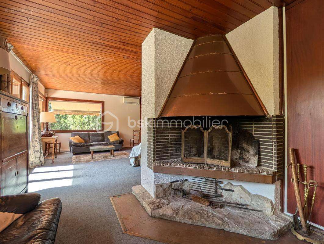 Villa à Prades-le-Lèz - Terrain de 1805 m² - photo 4