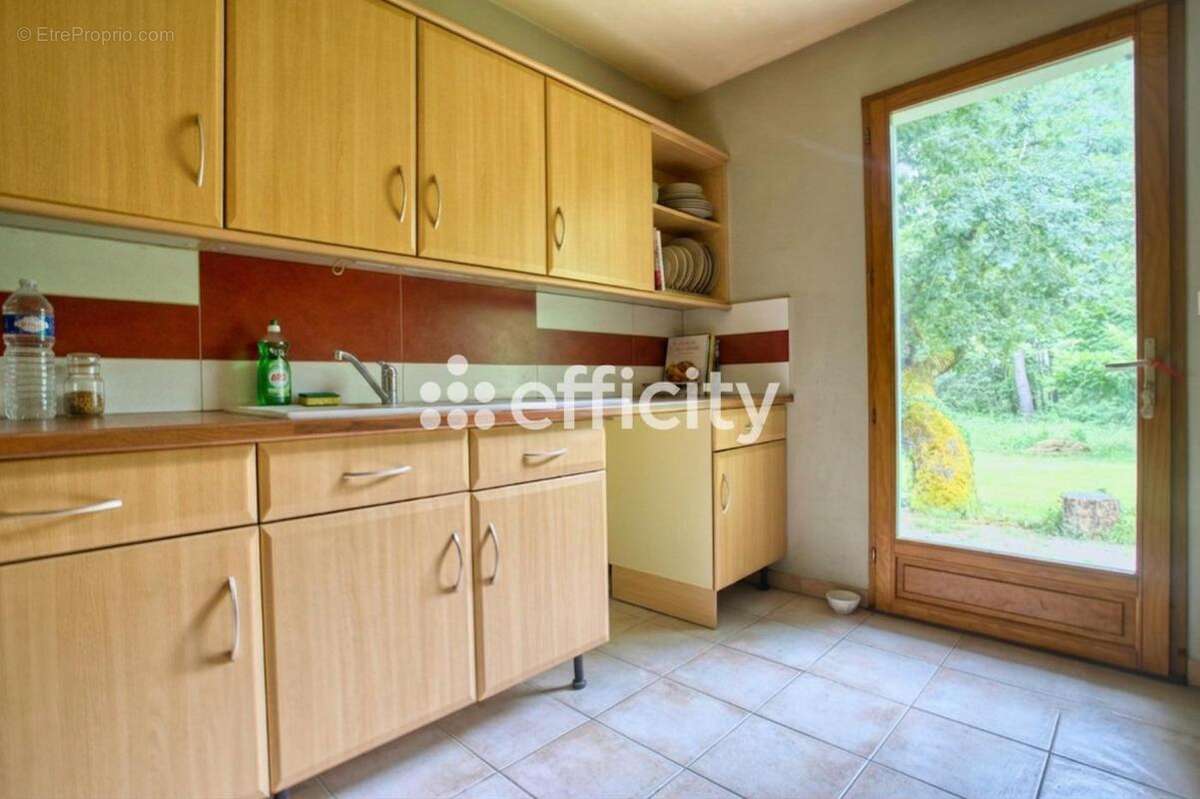 Maison 93 m² à Biras  - photo 2