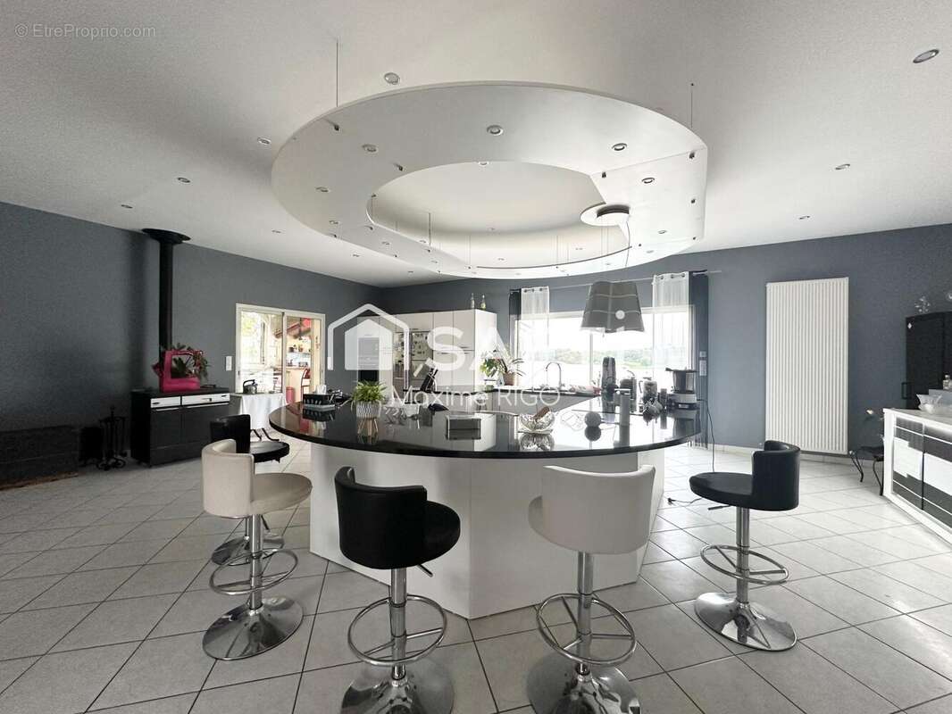 Maison 285 m² à Mauvezin-Sur-Gupie  - photo 4