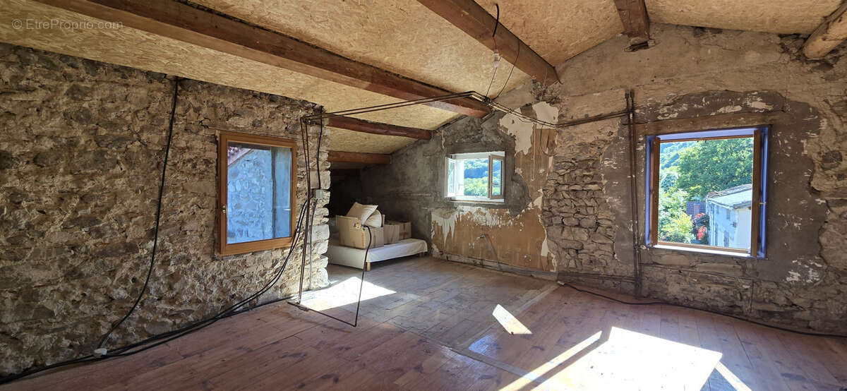 Maison à TOURZEL-RONZIERES