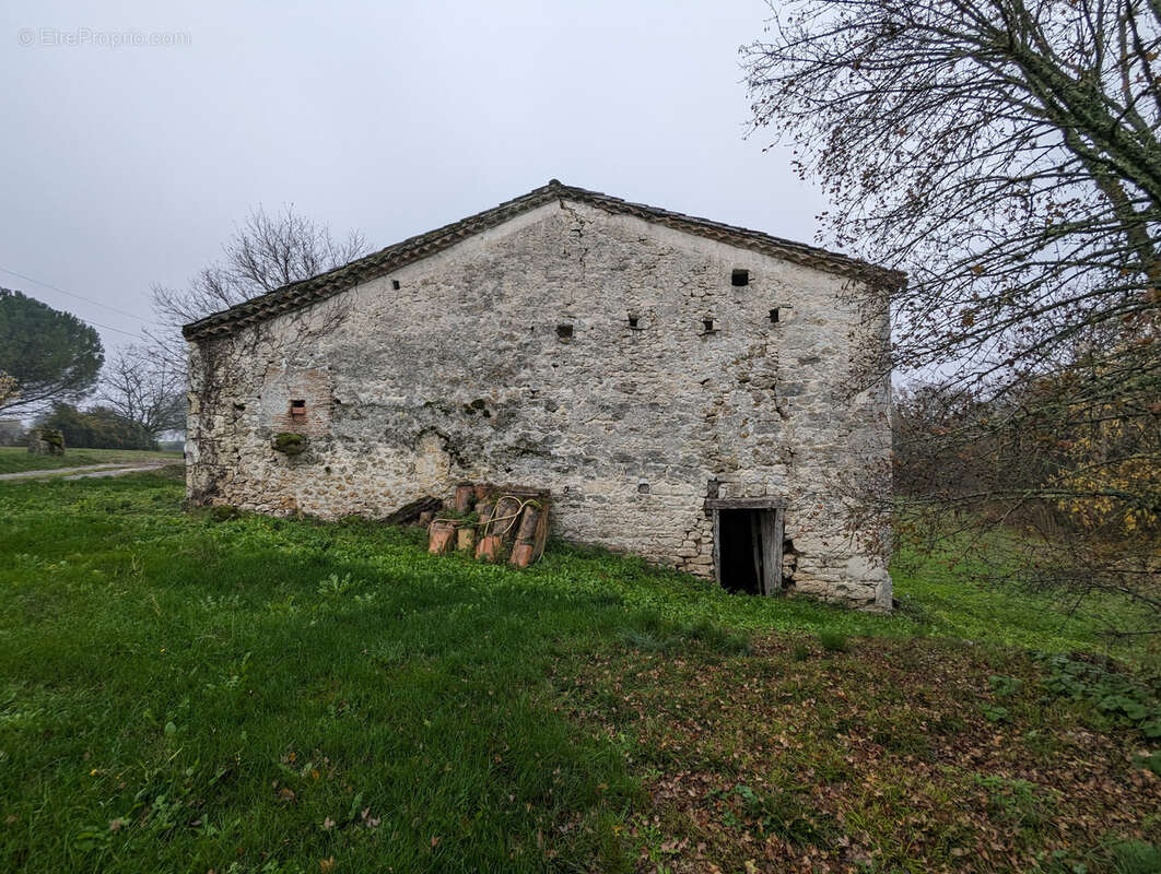 Maison à MONTAIGU-DE-QUERCY