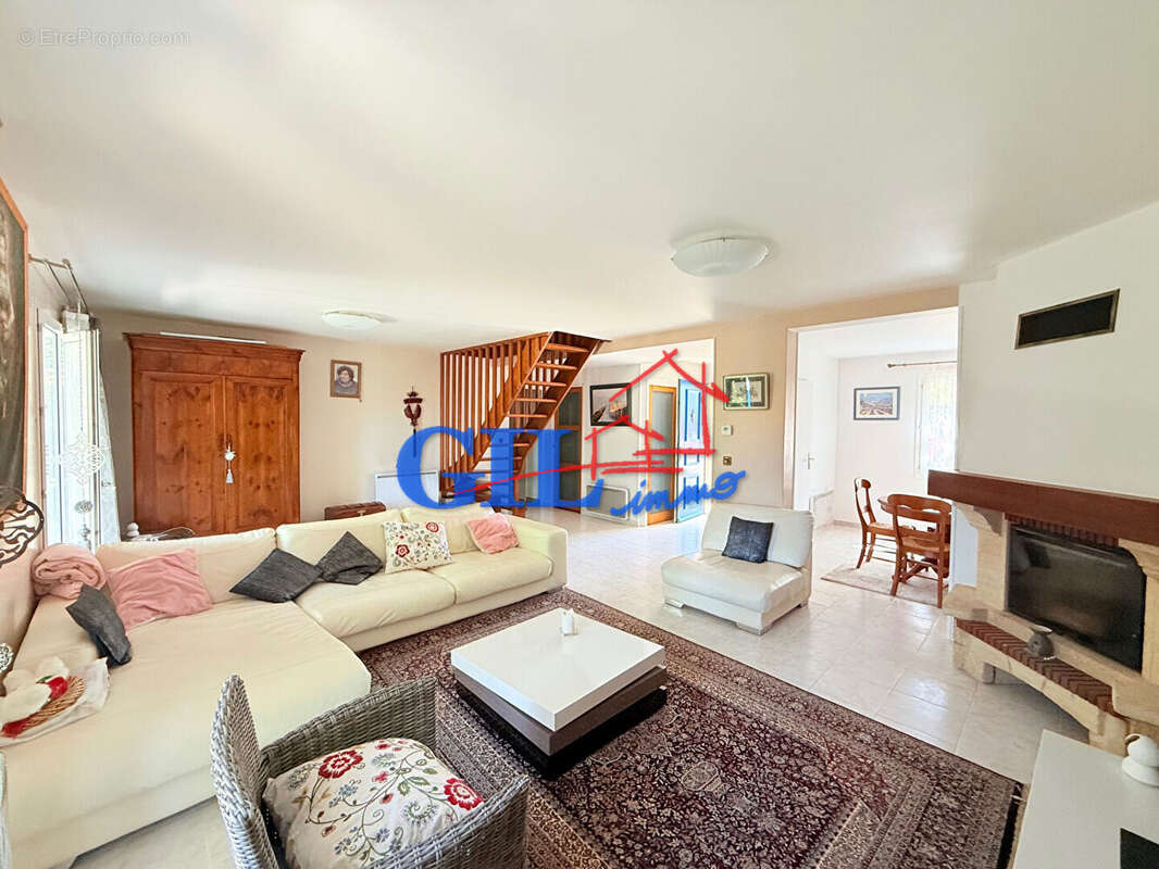 Maison à SAVIGNY-LE-TEMPLE