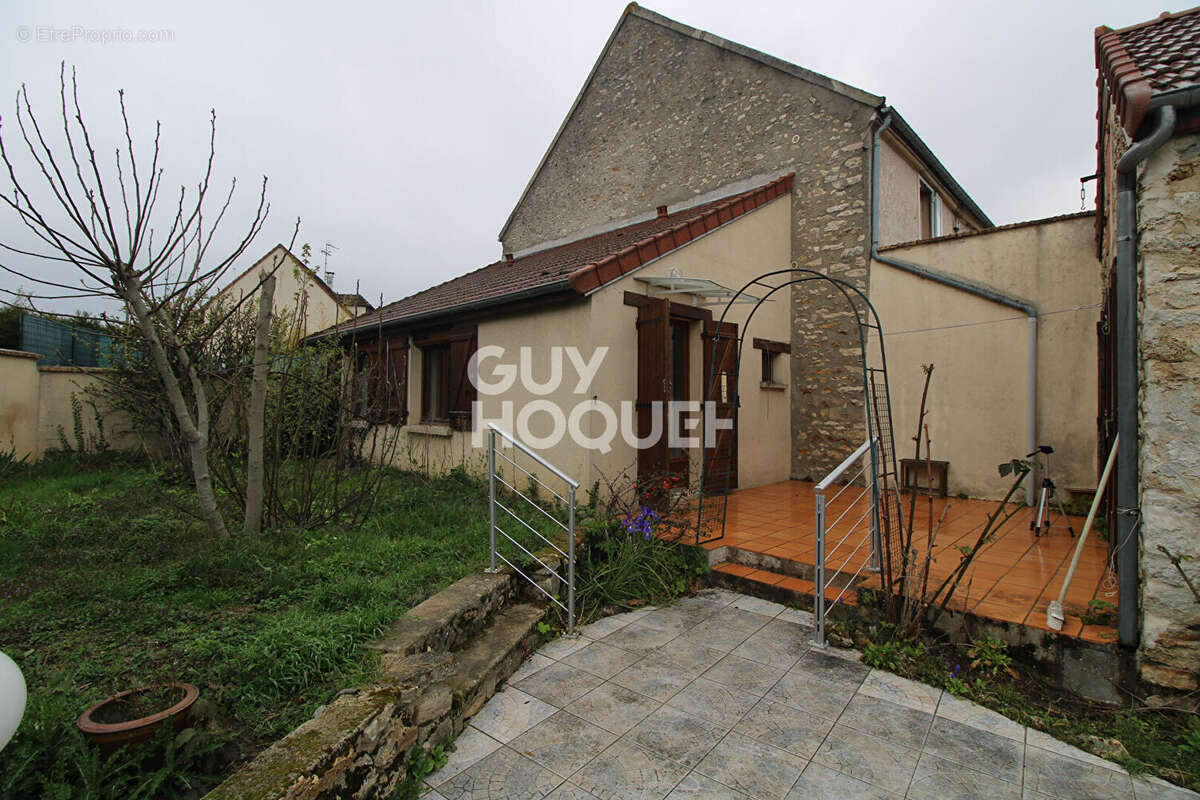 Maison à COUBERT
