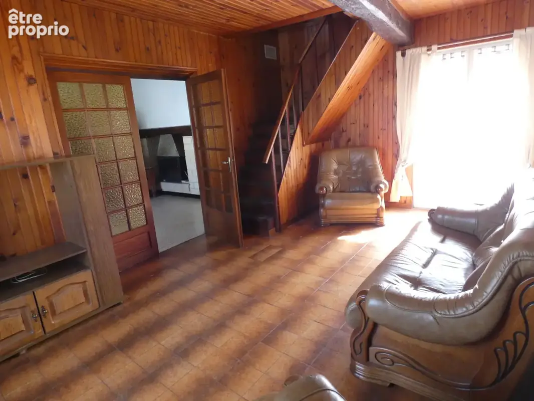 À Vendre : Maison de Caractère avec Jardin et Dépendances à Crépy (02) - photo 9