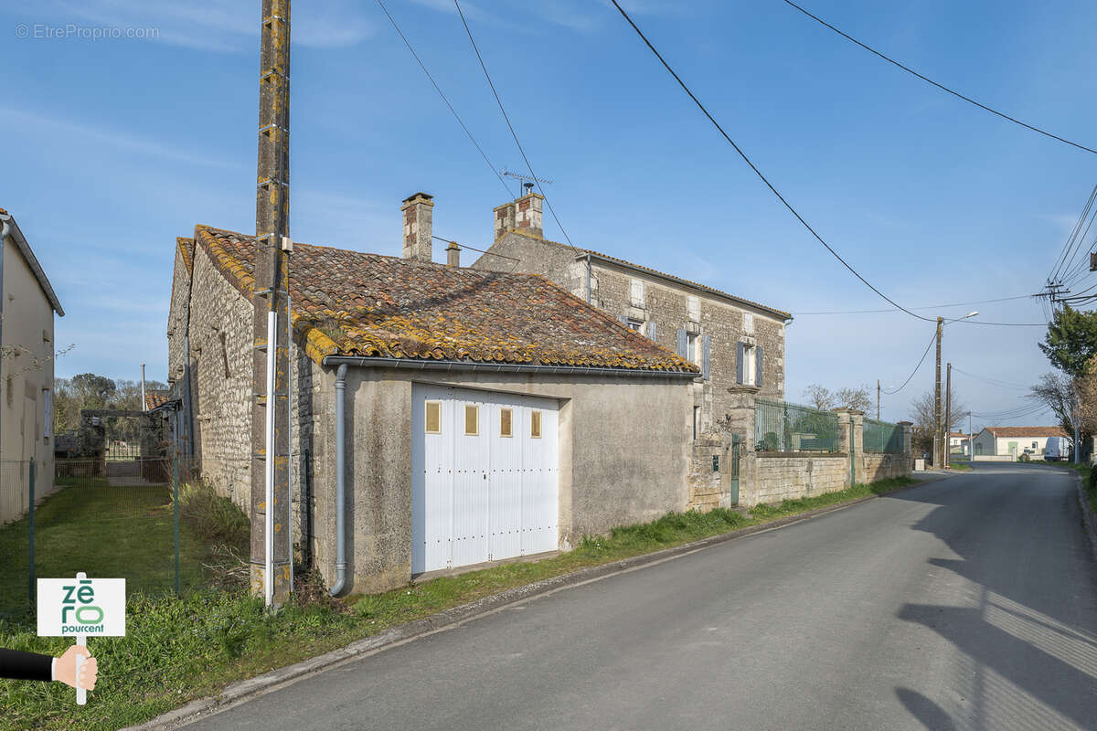 Maison à BOUILLE-COURDAULT