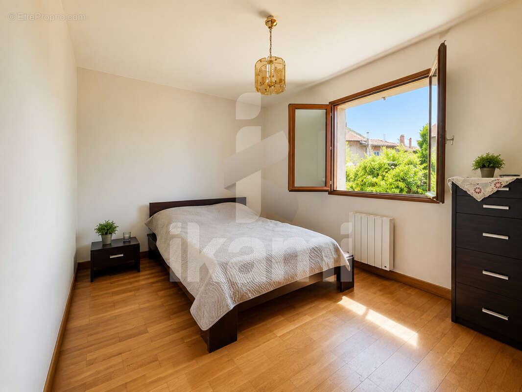 Maison avec garage, cave et jardin - photo 4