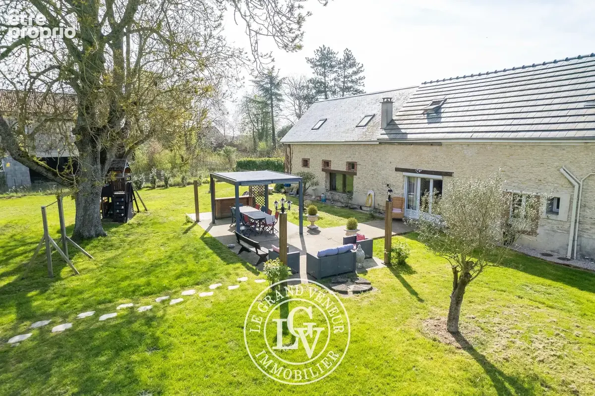 20 mn de larchant -  propriété comprenant deux longères rénovées - 8 chambres- 7 325 m² de terrain - photo 5