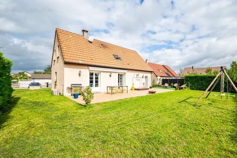 Maison à BRETENIERE