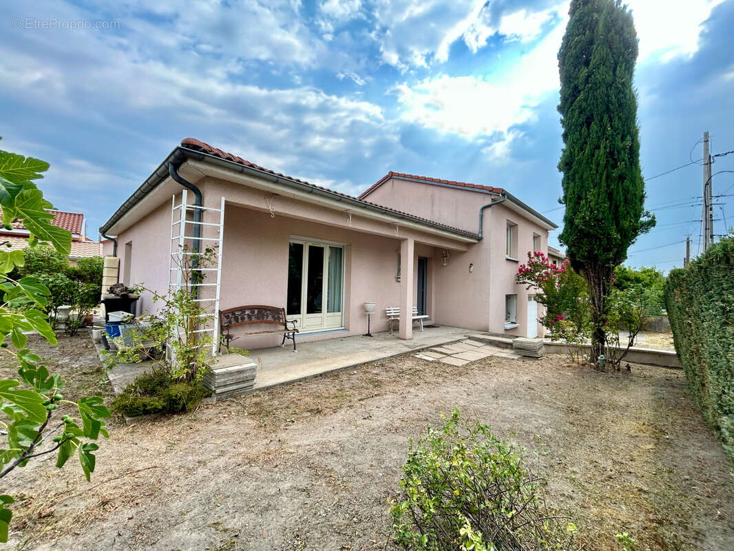 CEBAZAT - Maison familliale 4 chambres, garage et jardin - photo 2
