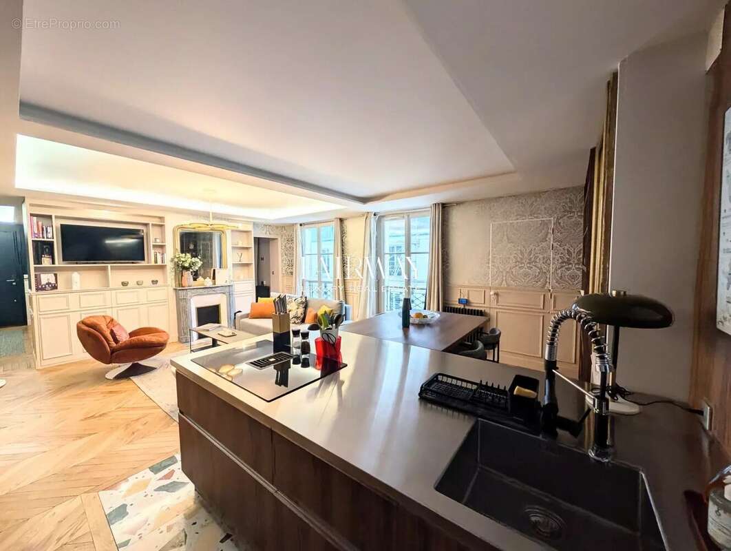 Appartement à PARIS-8E
