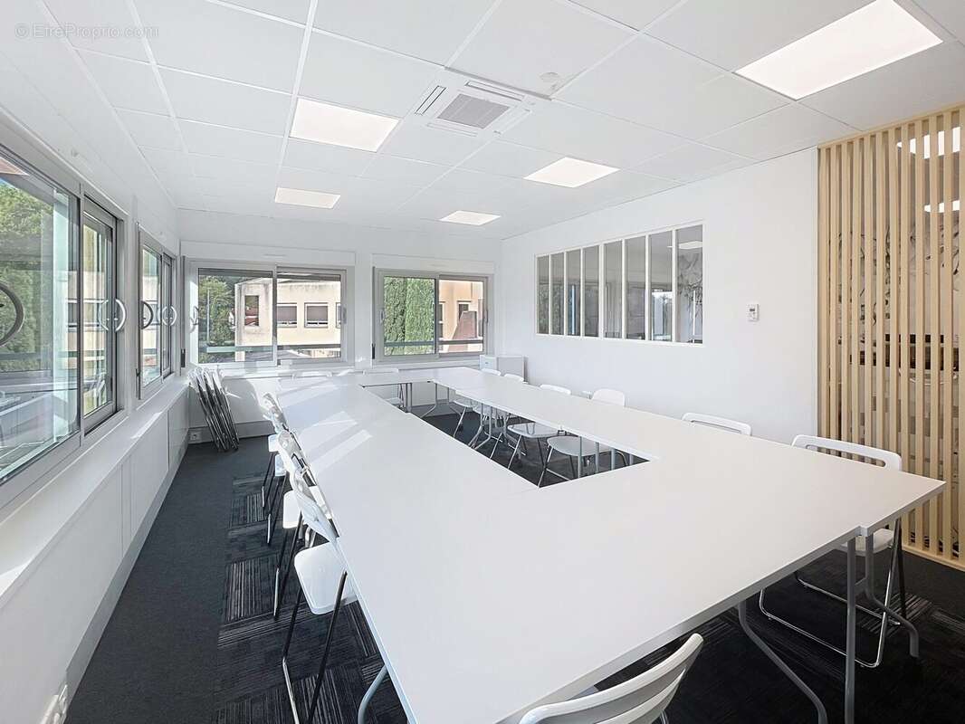 Commerce à MONTAGNY